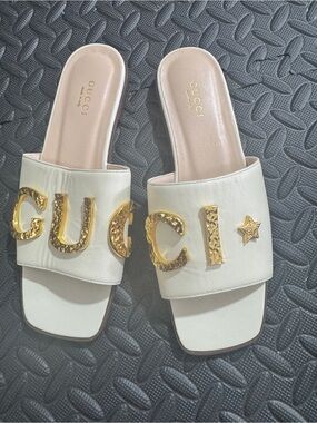 Gucci Cara Leather Flat Slides
